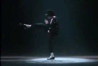 mj also do silly walk 也做低能走路